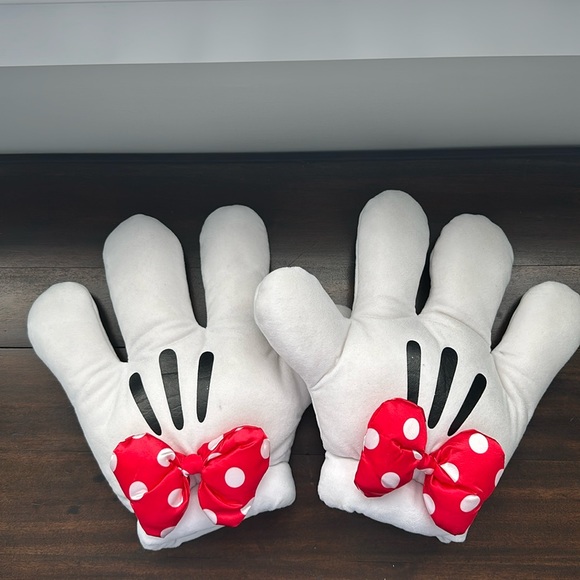 Disney | Accessories | Kids Size Minnie Gloves Disney | Poshmark